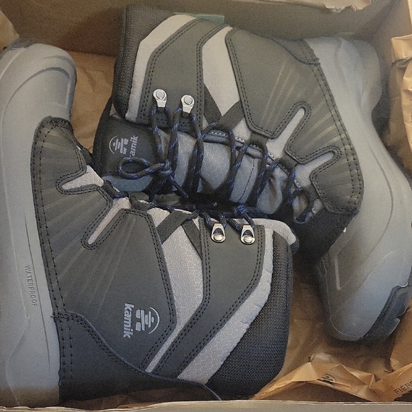 Kamik Men's Black and Gray Snow Boots - Picture 3 of 5